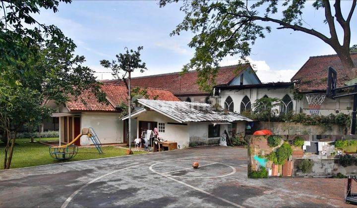 Rare Jarang Ada Dago Mainroad. Rumah Sangat Istimewa Terletak di Pusat Kota Dekat Ke Semua Aktifitas, Posisi Sangat Menyenangkan, Nuansa Kenyamanan Selalu Dalam Lingkungan Rumah