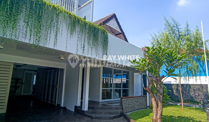 Pondok Indah, Beautiful and Calm House with Roof Garden Pondok Indah, Beautiful and Calm House with Roof Garden
