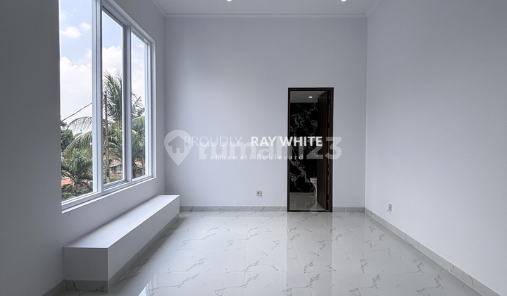 Brand New Timeless Classic Design With Rooftop At Kemang 2