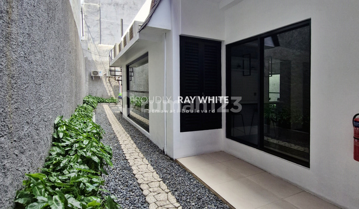 Rumah Usaha Straregis Area Pakubuono 2