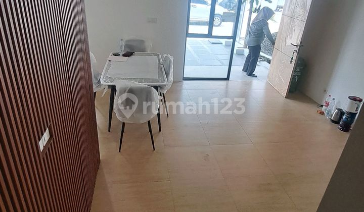 Disewakan Rumah 2 Lantai Fullfurnished 2 Kamar Tidur Cendana Essence Lokasi Strategis 5 Menit Dari Kampus Uph Karawaci Tangerang 2