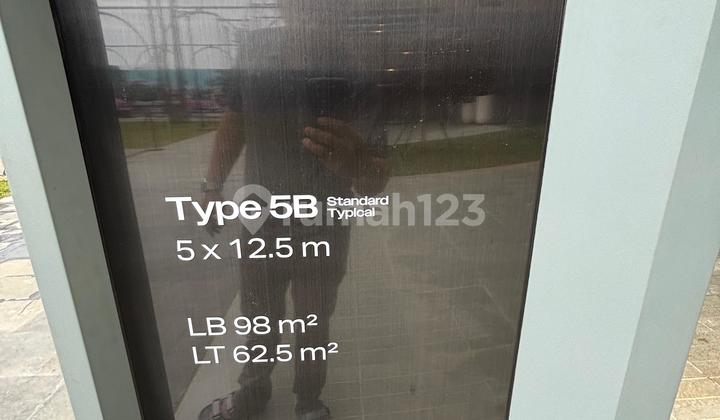 For Sale Super Luxury House 3 Floors 4 Bedrooms Very Comfortable Strategic Location Only 10 Minutes to Sms Gading Serpong 10 Minutes to Legok Toll Road and 10 Minutes to Jatake KRL Station BSD Tangerang 2