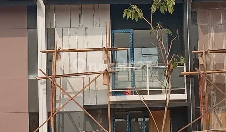 SINGLE-STORY HOUSE ADJACENT TO SERPONG, LOCATED ALONG THE MAIN ROAD WITH A HIGHLY STRATEGIC POSITION. REALIZE YOUR DREAM HOME AT PARK SERPONG. 2