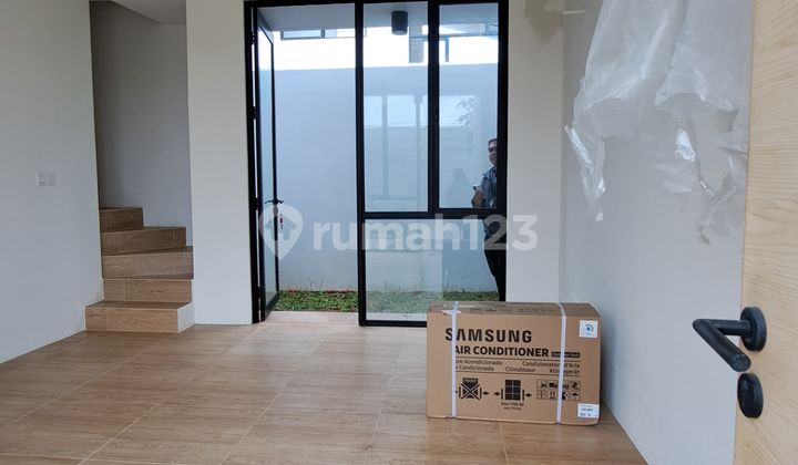 Dijual Rumah 2 Lantai Hook Siap Huni 2 Kamar Tidur Berkonsep Industrial Strategis Hanya 10 Menuju Universitas Umn Gading Serpong 2