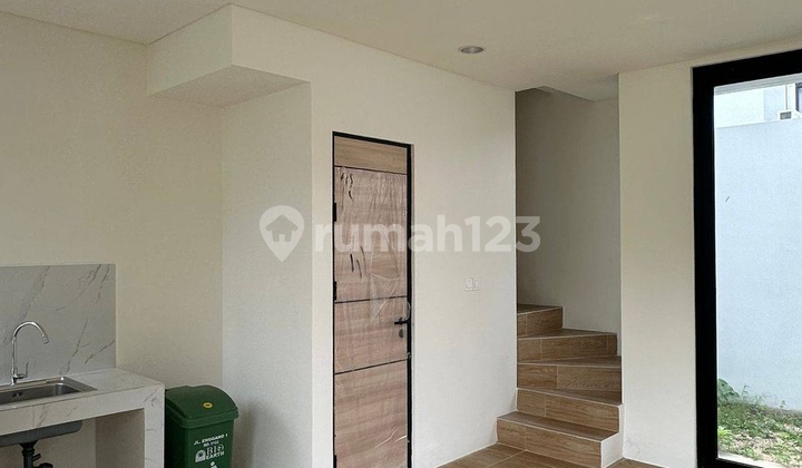 Dijual Rumah Mewah 2 Lantai Siap Huni Lokasi Strategis di Pusat Bisnis dan Hanya 5 Menit ke Toll Lippo Karawaci Tangerang 2