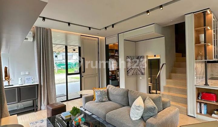 FOR SALE: 2-STOREY HOUSE, VERY LUXURIOUS, COMFORTABLE, STRATEGIC, ONLY 5 MINUTES TO UMN GADING SERPONG. 2