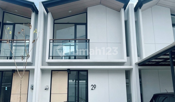 For Sale Luxurious 2-Story House Ready to Live In Strategic Location Only 1 Minute to Toll Lippo Karawaci Tangerang For Sale Luxurious 2-Story House Ready to Live In Strategic Location Only 1 Minute to Toll Lippo Karawaci Tangerang