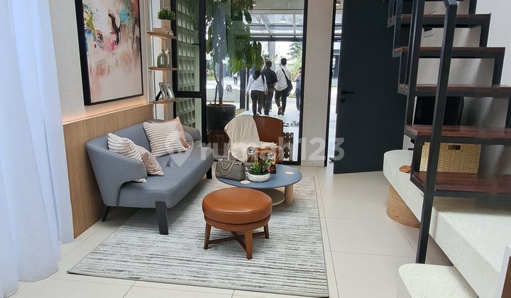 Dijual Rumah 2 Lantai 2 Kamar Tidur Lokasi Strategis Hanya 5 Menit Ke Gading Serpong