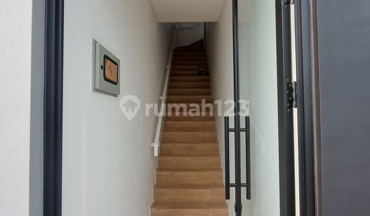 For Sale: 3-Story Shophouse, 3 Bathrooms, Excellent for Business, Very Strategic Location, Just 5 Minutes to Gading Serpong Business Ring 1, Tangerang 2