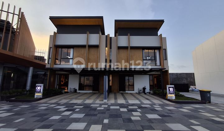 Dijual Rumah 2 Lantai Sangat Mewah Di Area Sangat Strategis Hanya 8 Menit Menuju Bandara Soekarno Hatta Tangerang Jakarta