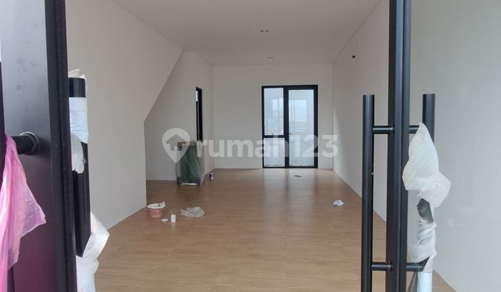 For Rent: 3-Story Shophouse, Ideal for Business, Highly Strategic Location in Ring 1 Business Park Serpong, Just 5 Minutes to UMN Mall, SMS Gading Serpong, Tangerang