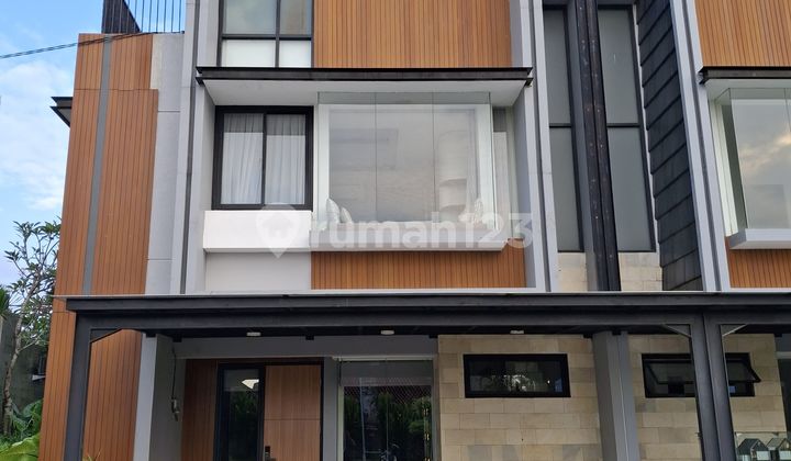 Dijual Rumah 3 Lantai Free Ppn 50% Siap Huni Sangat Mewah Area Strategis Hanya 15 Menit Ke Bandara Soekarno Hatta Tangerang