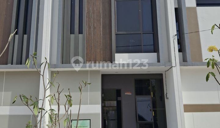 For Sale: 2-Story Luxury Move-In Ready House in a Strategic Area, Only 5 Minutes to UPH, Supermall, and 7 Minutes to Lippo Karawaci Toll Road, Tangerang. 2