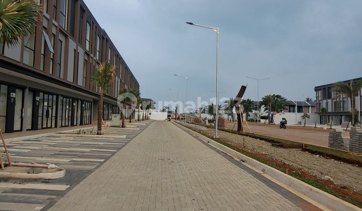 For Rent: 3-Story Shophouse Perfect for Your Business, Highly Strategic Location in the Business Ring, Only 5 Minutes to UMN and Mall SMS Gading Serpong