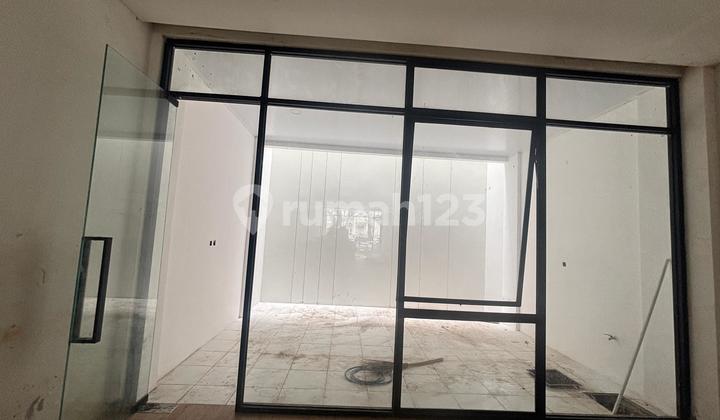 For Sale: 3-Storey Corner Shop House, Suitable for Your Business. Very Strategic Location, Only 1 Minute to Golf Course & SPH School. 5 Minutes to Lippo Karawaci Toll Road, Tangerang. 2