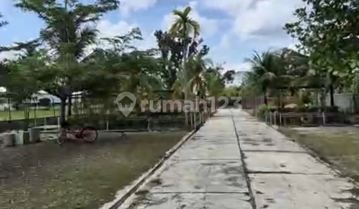 Kafe Resto dan Meeting Hall Tiga Lantai dengan Halaman Luas Pinggiran Kota Binjai