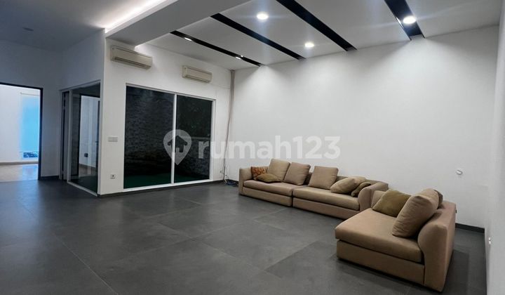 House in Sutera Onyx Alam Sutera, Land Area 200M, Price 7.8M, Tangerang