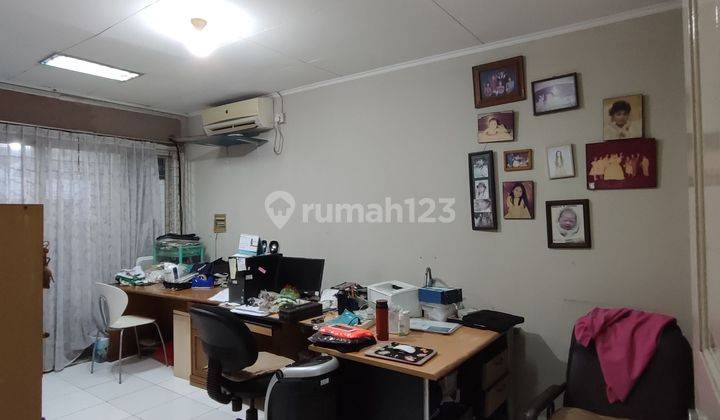 DIJUAL RUMAH TAMAN SEMANAN INDAH 2 LANTAI KAMAR TIDUR 6 LOKASI PINGGIR JALAN  1