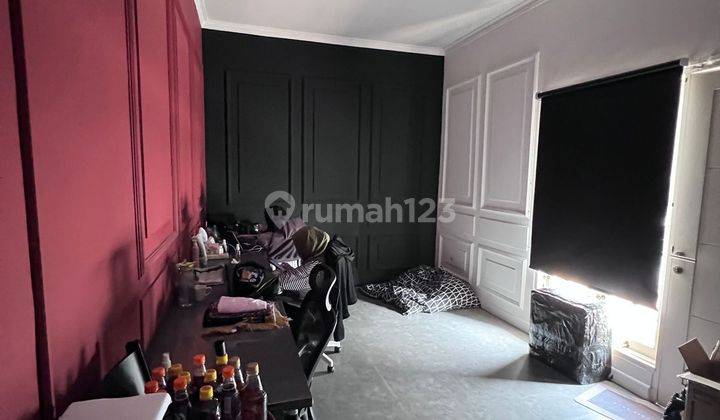 DIJUAL RUMAH TAMAN ROYAL 1 KAMAR TIDUR 4 DUA LANTAI LUAS TANAH 167m2 ada  TANAH LEBIH SAMPING READY BULAN FEBRUARI 2024  karena sekarang masi tersewa  1