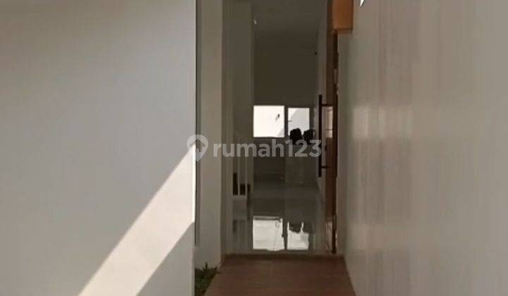 DIJUAL RUMAH MERUYA UTARA KEMBANGAN MODERN TROPICAL BEBAS BANJIR  + KANOPI UK 5X24 DUA LANTAI  1