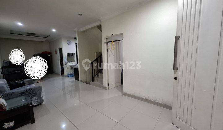 Dijual rumah semanan indah ukuran 6x15, dua lantai dpt kitchen set ada toren air, belakang sudah di bangun 3x6 , pager stanlist  2