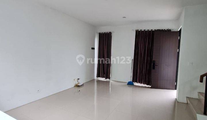 Dijual rumah Citra Garden Puri dua lantai kamar tidur 2 kamar mandi 1 AC 2 siap huni  2