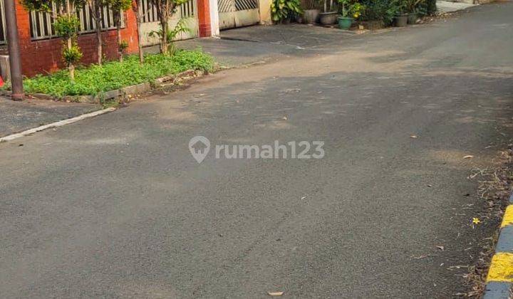 DIJUAL CEPAT RUMAH TUA KOMPLEK TAMAN KEDOYA BARU JAKBAR POSISI DEPAN LAPANGAN TENIS (HITUNG TANAH LT. 347m2 BANGUNAN LAMA)  2