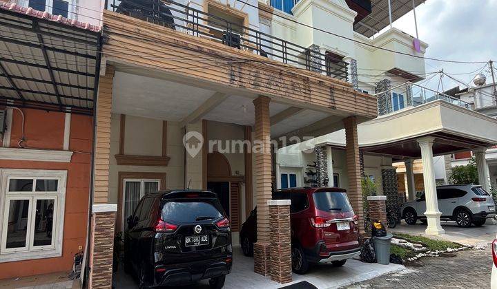 Rumah 2,5 Lantai Bagus Komplek Golden Vista Daerah Jamin Ginting 1