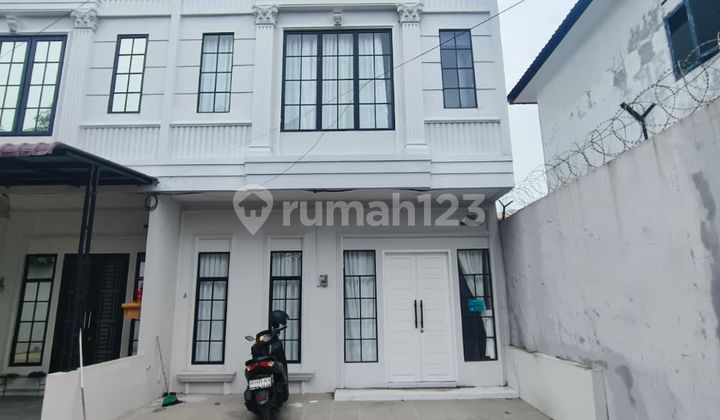 Jual Rumah Siap Huni Posisi Hook Komplek The Dior