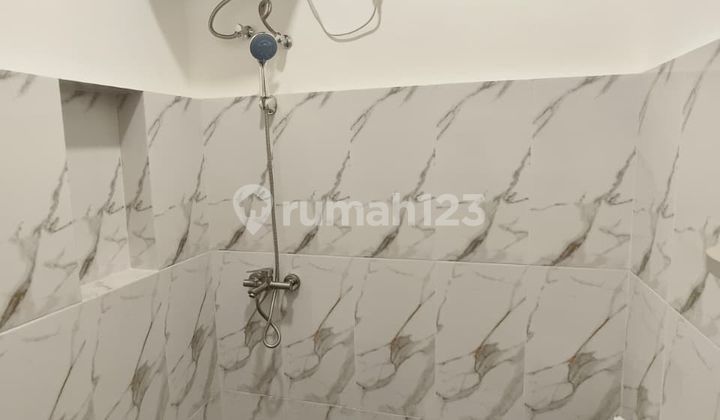 Jual Rumah Siap Huni Posisi Hook Komplek The Dior 2