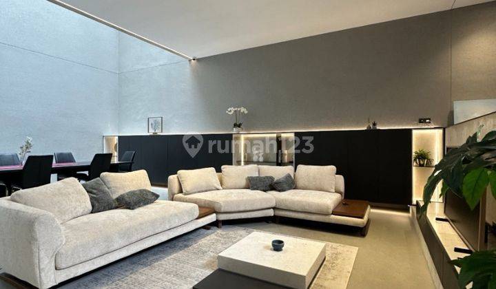 ruang tamu rumah villa elit dan bagus