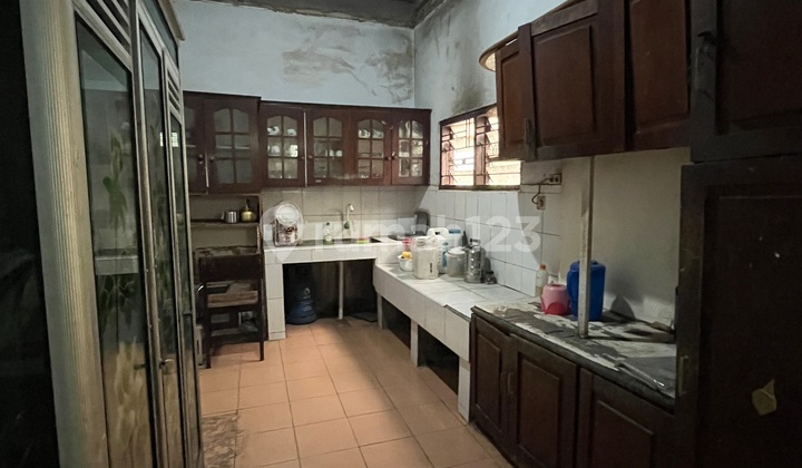 Rumah Luas Daerah Komplek Pemda Jalan Teratai 2