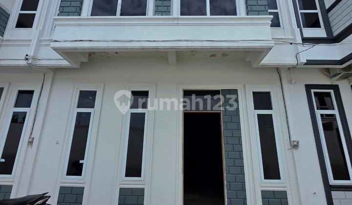 Jual Rumah 2.5 Lantai Komplek Icon Estate Daerah Perjuangan Jual Rumah 2.5 Lantai Komplek Icon Estate Daerah Perjuangan