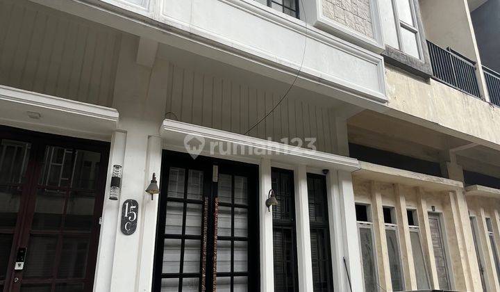 Rumah Mewah Semi Furnish Di Komplek Takapuna Residence 1