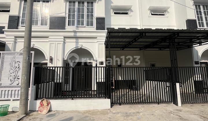 Ready-to-Occupy 2.5-Story House in Ringroad Ville Complex, Ringroad Area Ready-to-Occupy 2.5-Story House in Ringroad Ville Complex, Ringroad Area