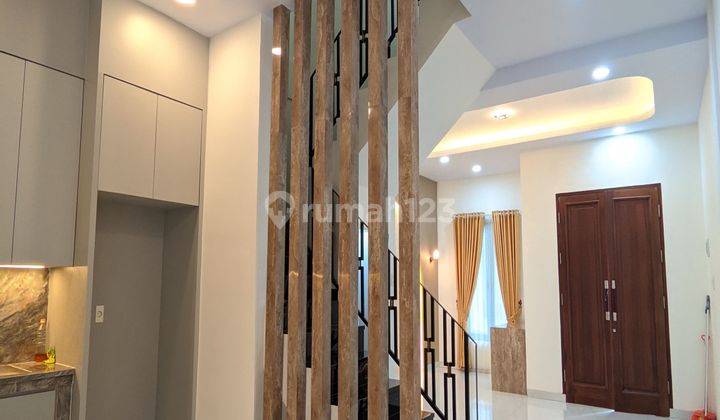 Rumah Cantik 3 Lantai Komplek Private Di Cemara - Krakatau 2