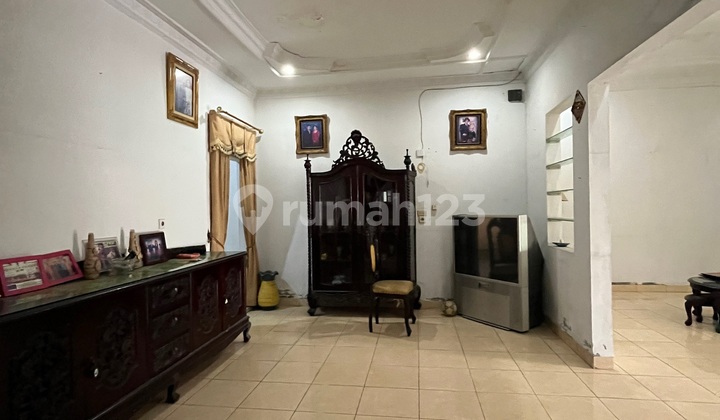 Rumah Luas Daerah Komplek Pemda Jalan Teratai