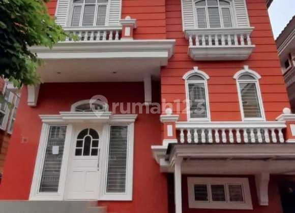 2.5 Lantai Unfurnished, Rumah di Gading Serpong, Cluster Omaha Village - Lebar Jalan 3 Mobil! 2.5 Lantai Unfurnished, Rumah di Gading Serpong, Cluster Omaha Village - Lebar Jalan 3 Mobil!