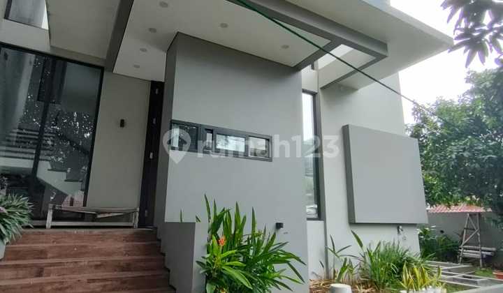 Rumah di Pulo Nangka Timur, Jakarta Timur - Ada Lift!