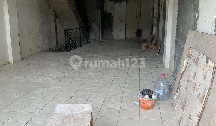 Ruko Gandeng di Cempaka Putih - Baru Renovasi