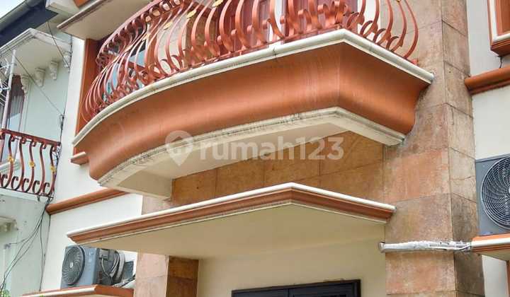 Rumah Semi Furnished 2 Lantai di Komplek Jatinegara Baru 2