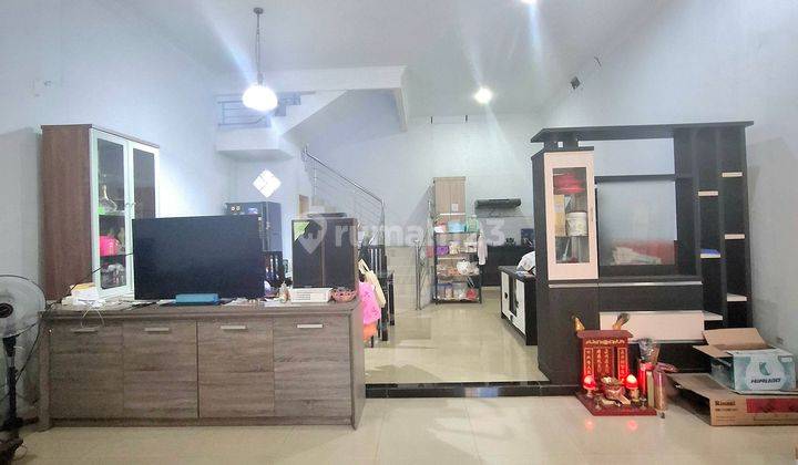 Dijual Villa Cemara Asri  2.5lantai Shm Hadap Timur 2