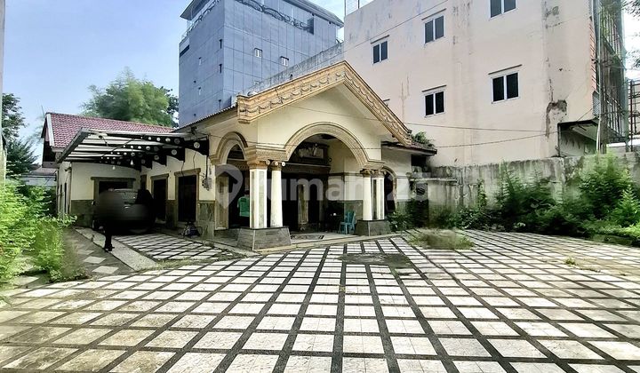 Disewakan Rumah dan Tanah 1303M2 Sei Serayu - Medan Baru Disewakan Rumah dan Tanah 1303M2 Sei Serayu - Medan Baru