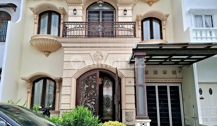 For Sale: Luxurious Strategic Grand Polonia Villa For Sale: Luxurious Strategic Grand Polonia Villa