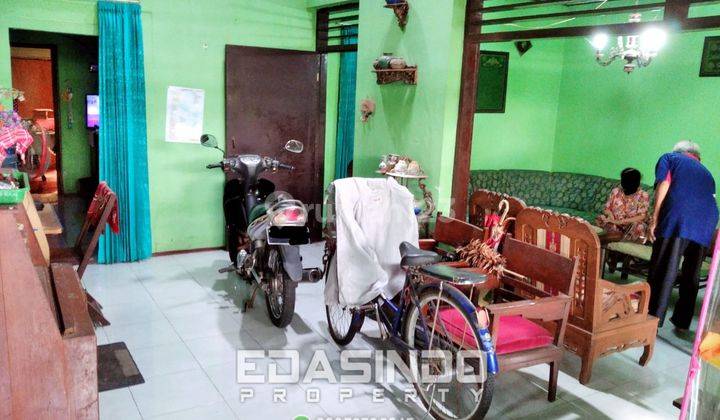 Rumah Tengah Kota Utara alun alun ponorogo 3