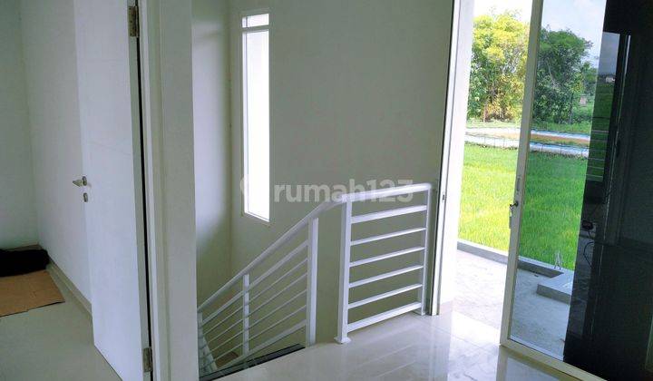 Rumah Cantik 2 Lantai Dekat Pusat Kota Perkantoran Ponorogo