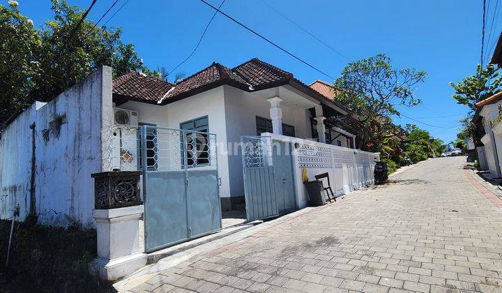 Quick sale of 2 bedroom minimalist house Shm, Banjar Semer Kerobokan 1