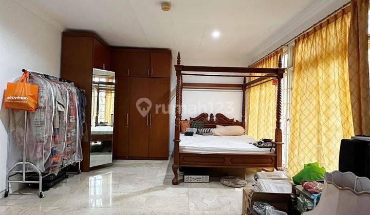 2 Lantai Butuh Renovasi Semi Furnished SHM 2