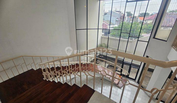 2 Lantai Bagus Semi Furnished SHM di Kedoya Baru, Jakarta Barat 2