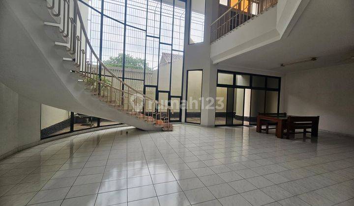 2 Lantai Bagus Semi Furnished SHM di Kedoya Baru, Jakarta Barat 1